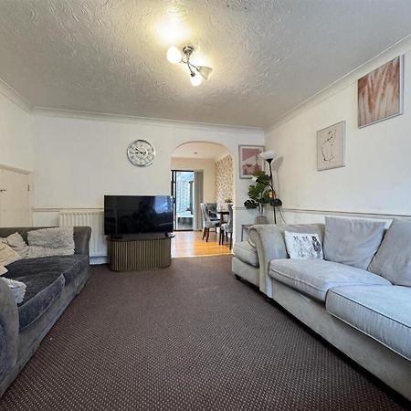 Clove, 3-4 Bed House With Garden, Free Parking, Sleeps 9 In Grays & Chafford Hundred Stifford Exteriér fotografie