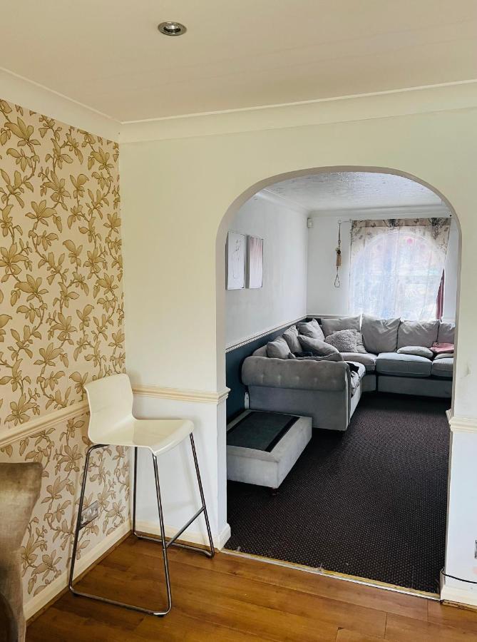 Clove, 3-4 Bed House With Garden, Free Parking, Sleeps 9 In Grays & Chafford Hundred Stifford Exteriér fotografie