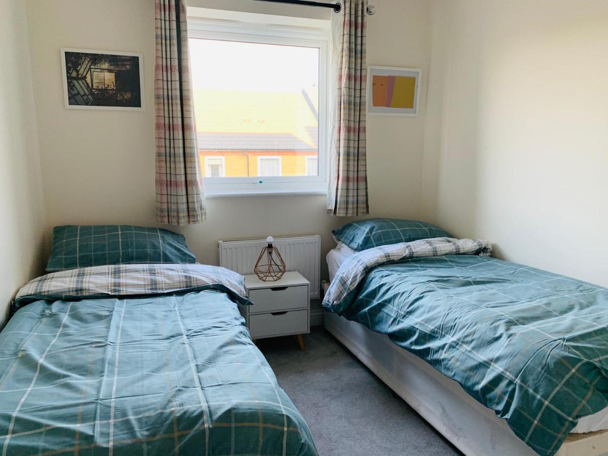 Clove, 3-4 Bed House With Garden, Free Parking, Sleeps 9 In Grays & Chafford Hundred Stifford Exteriér fotografie