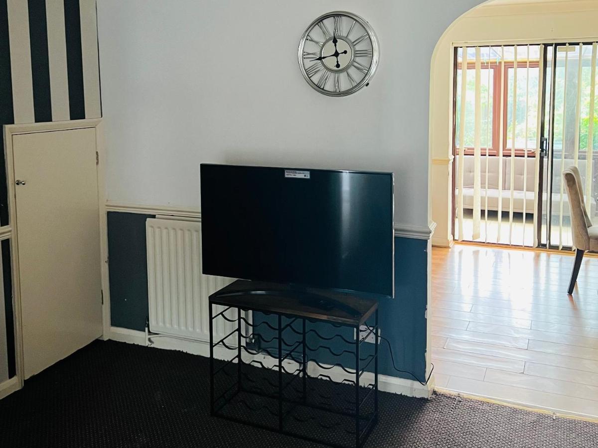 Clove, 3-4 Bed House With Garden, Free Parking, Sleeps 9 In Grays & Chafford Hundred Stifford Exteriér fotografie