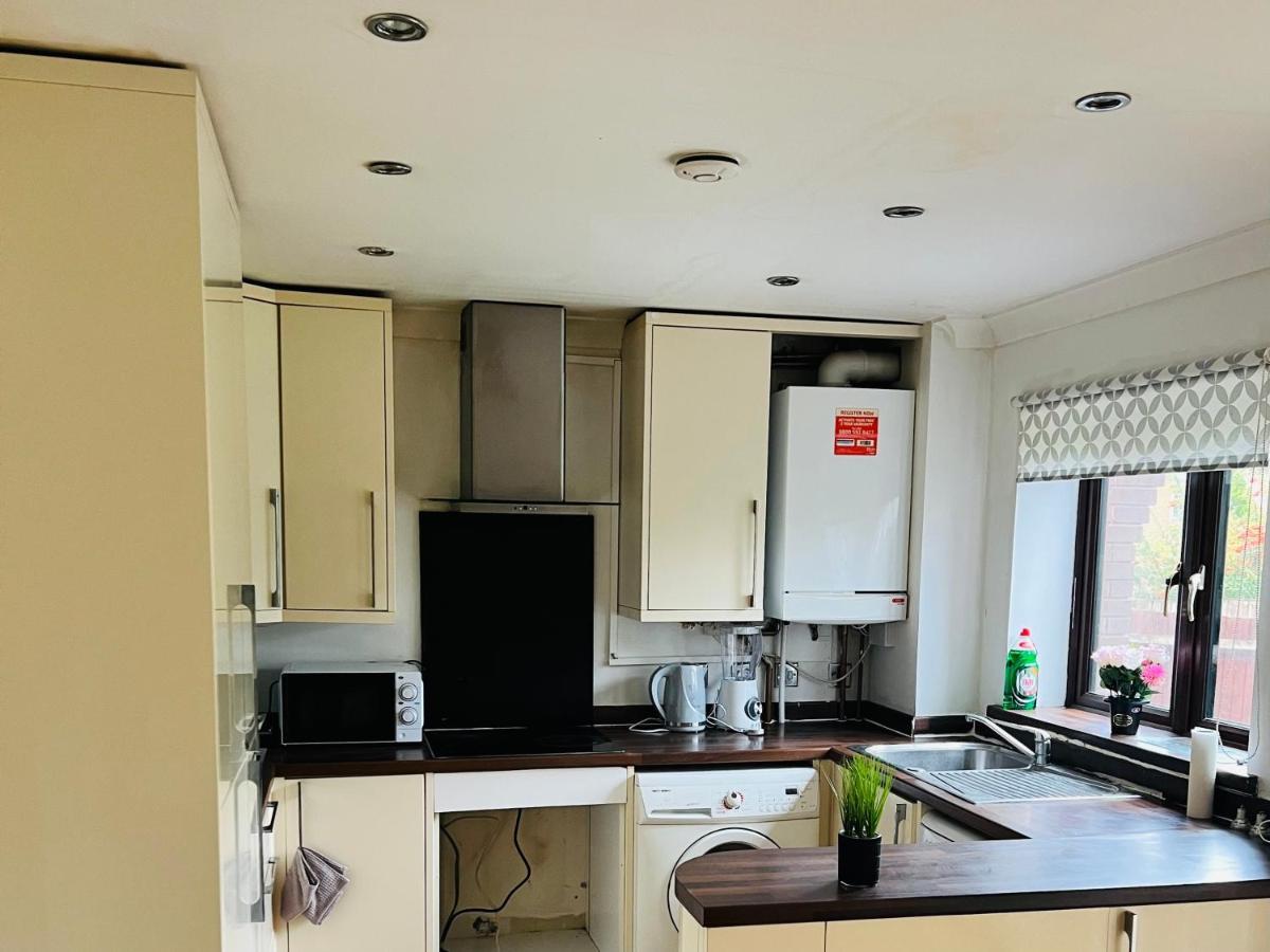 Clove, 3-4 Bed House With Garden, Free Parking, Sleeps 9 In Grays & Chafford Hundred Stifford Exteriér fotografie