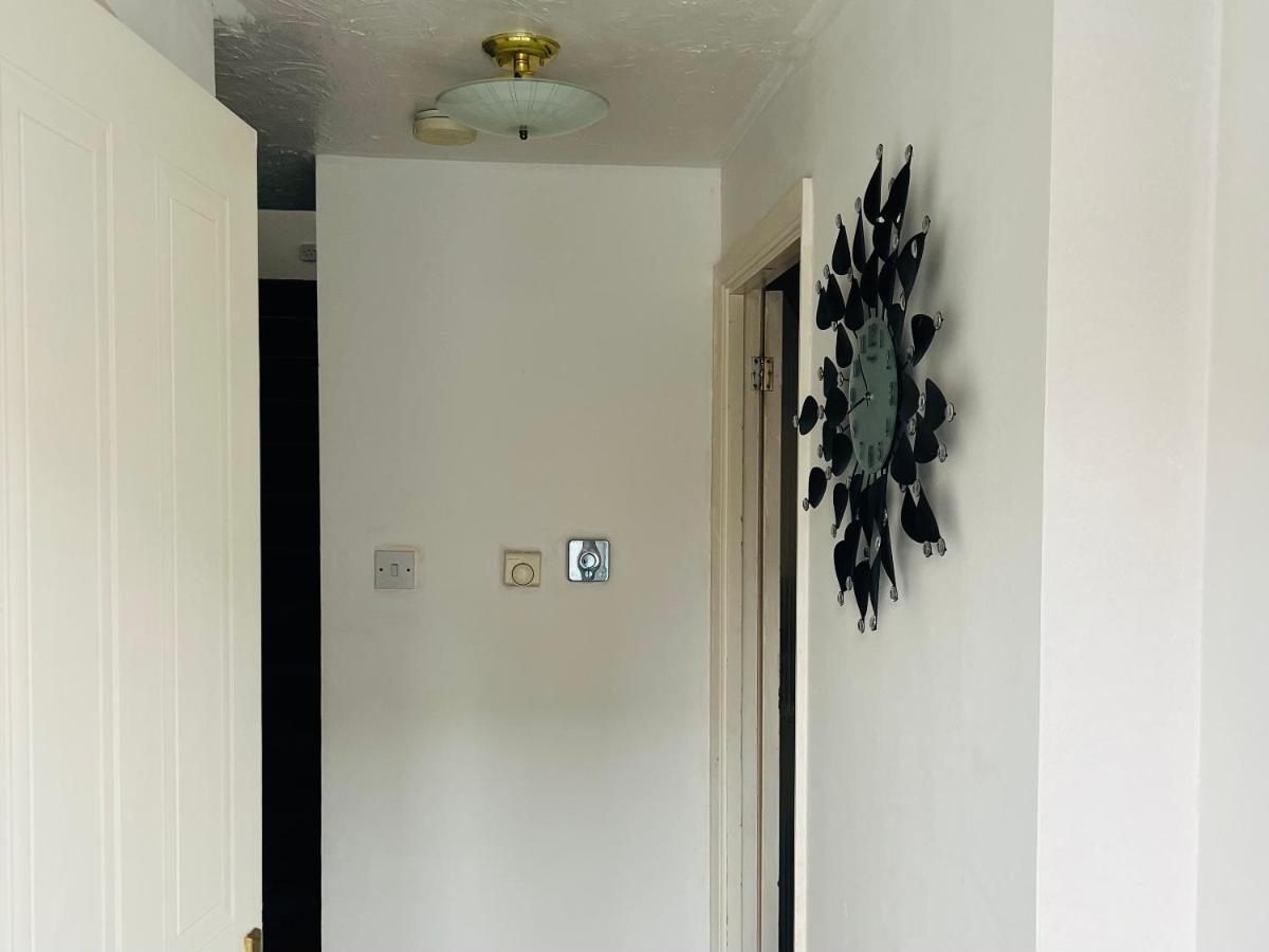 Clove, 3-4 Bed House With Garden, Free Parking, Sleeps 9 In Grays & Chafford Hundred Stifford Exteriér fotografie