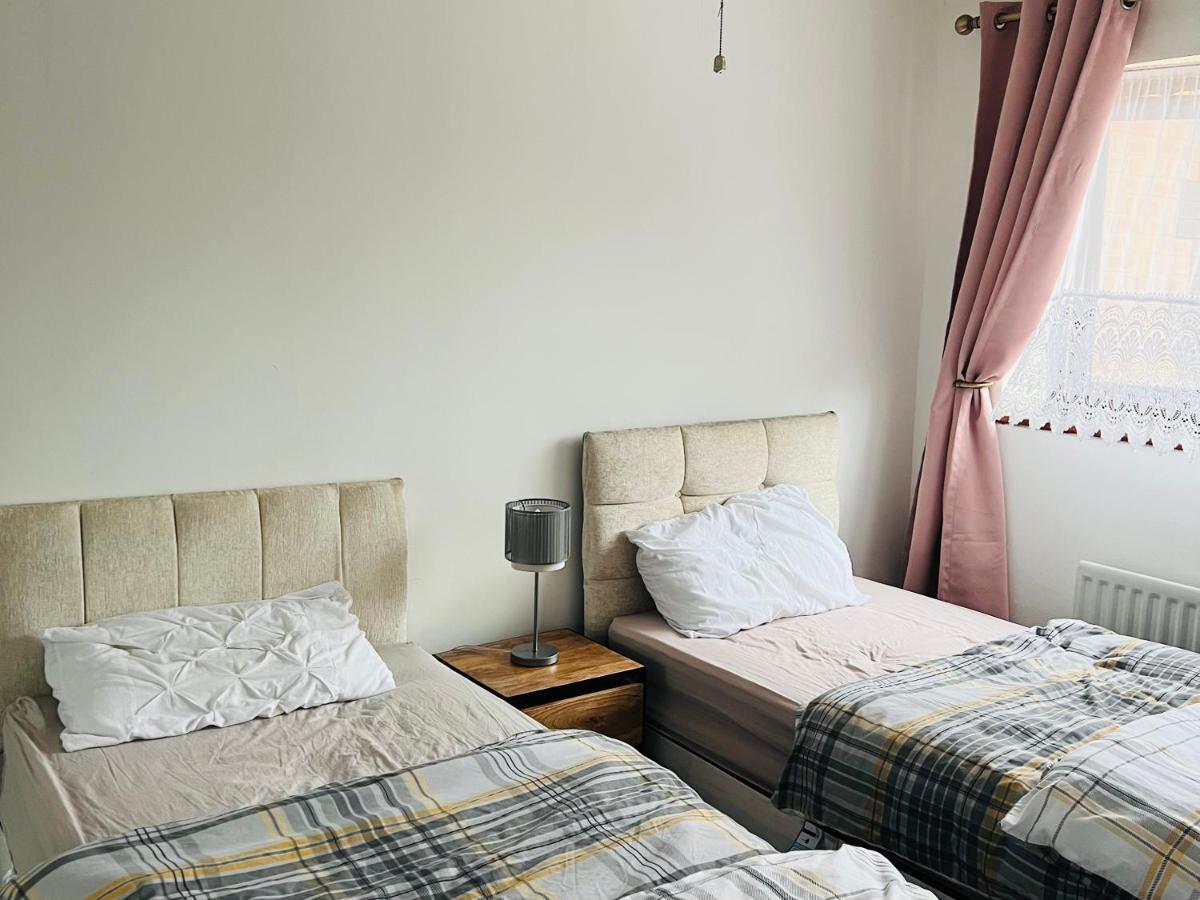 Clove, 3-4 Bed House With Garden, Free Parking, Sleeps 9 In Grays & Chafford Hundred Stifford Exteriér fotografie
