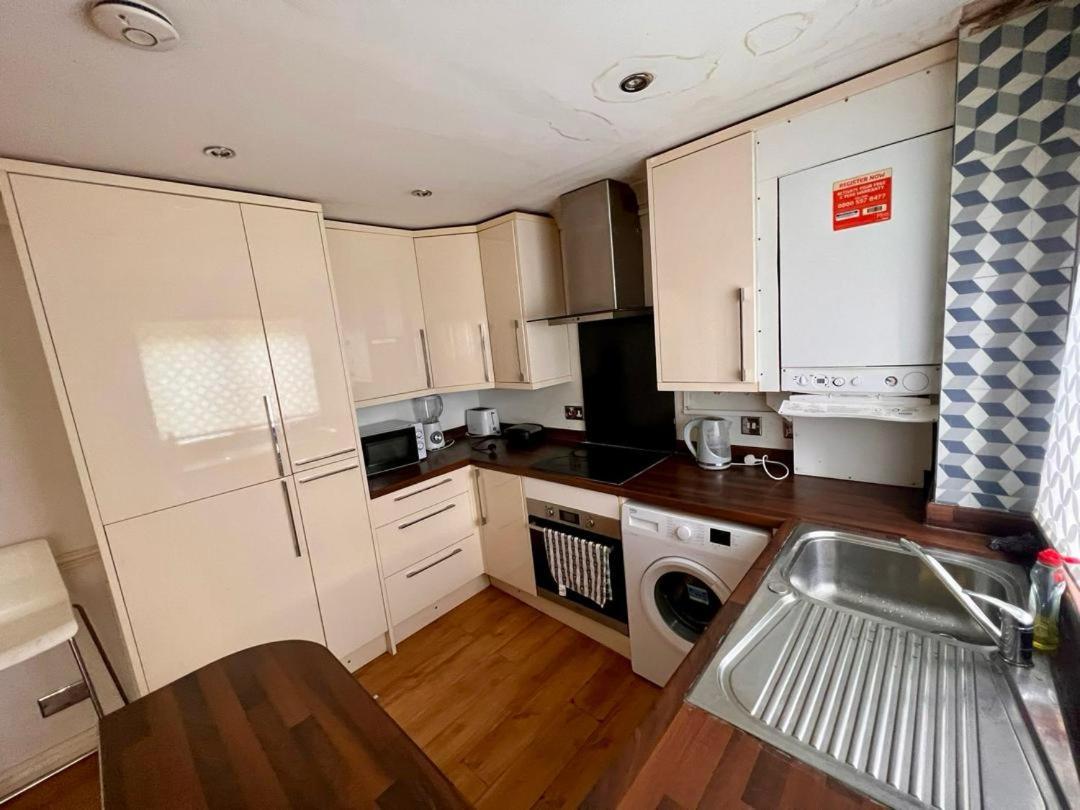 Clove, 3-4 Bed House With Garden, Free Parking, Sleeps 9 In Grays & Chafford Hundred Stifford Exteriér fotografie