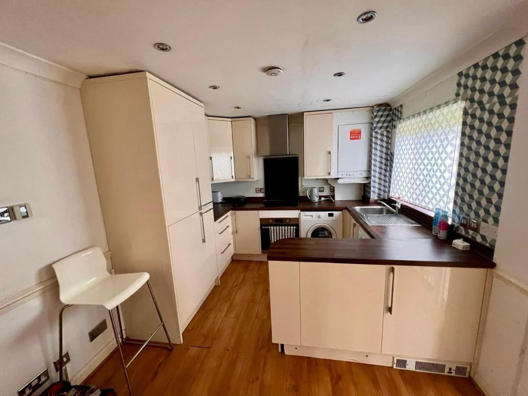 Clove, 3-4 Bed House With Garden, Free Parking, Sleeps 9 In Grays & Chafford Hundred Stifford Exteriér fotografie
