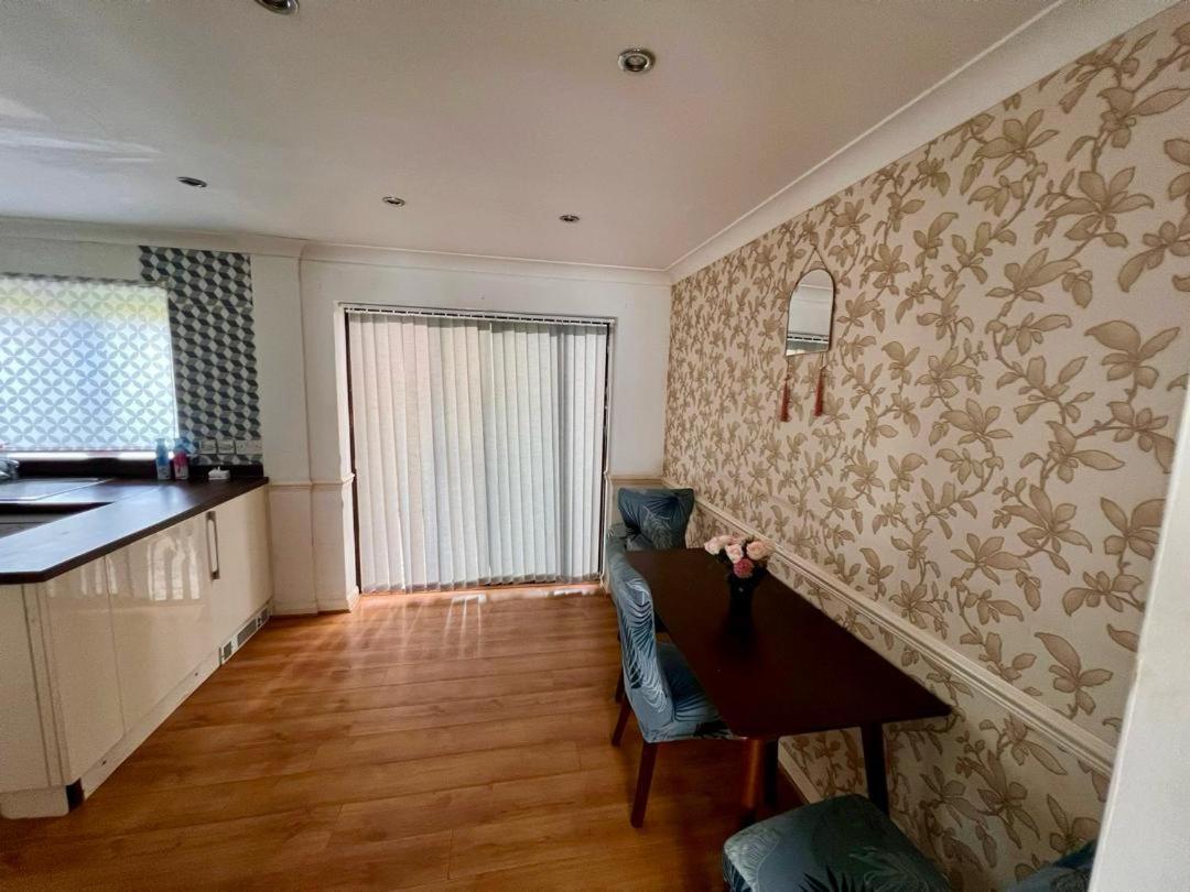 Clove, 3-4 Bed House With Garden, Free Parking, Sleeps 9 In Grays & Chafford Hundred Stifford Exteriér fotografie