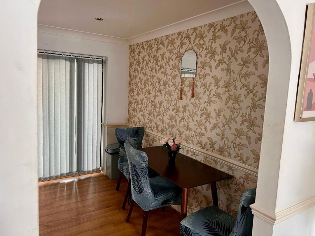 Clove, 3-4 Bed House With Garden, Free Parking, Sleeps 9 In Grays & Chafford Hundred Stifford Exteriér fotografie