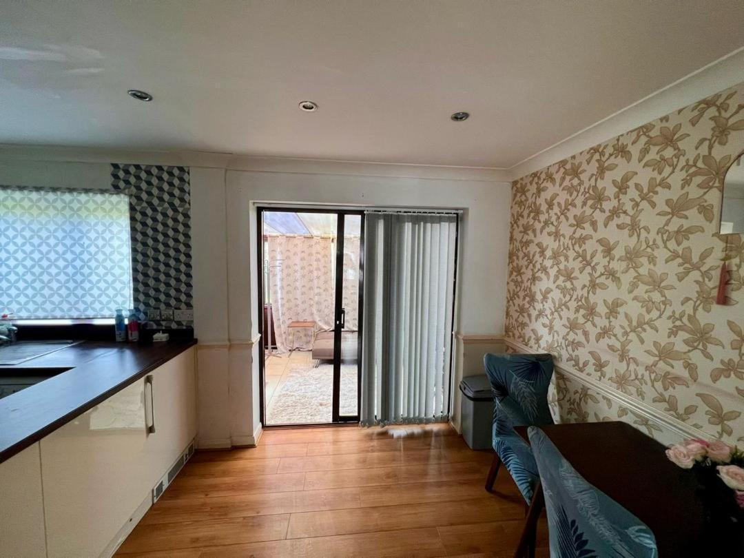 Clove, 3-4 Bed House With Garden, Free Parking, Sleeps 9 In Grays & Chafford Hundred Stifford Exteriér fotografie
