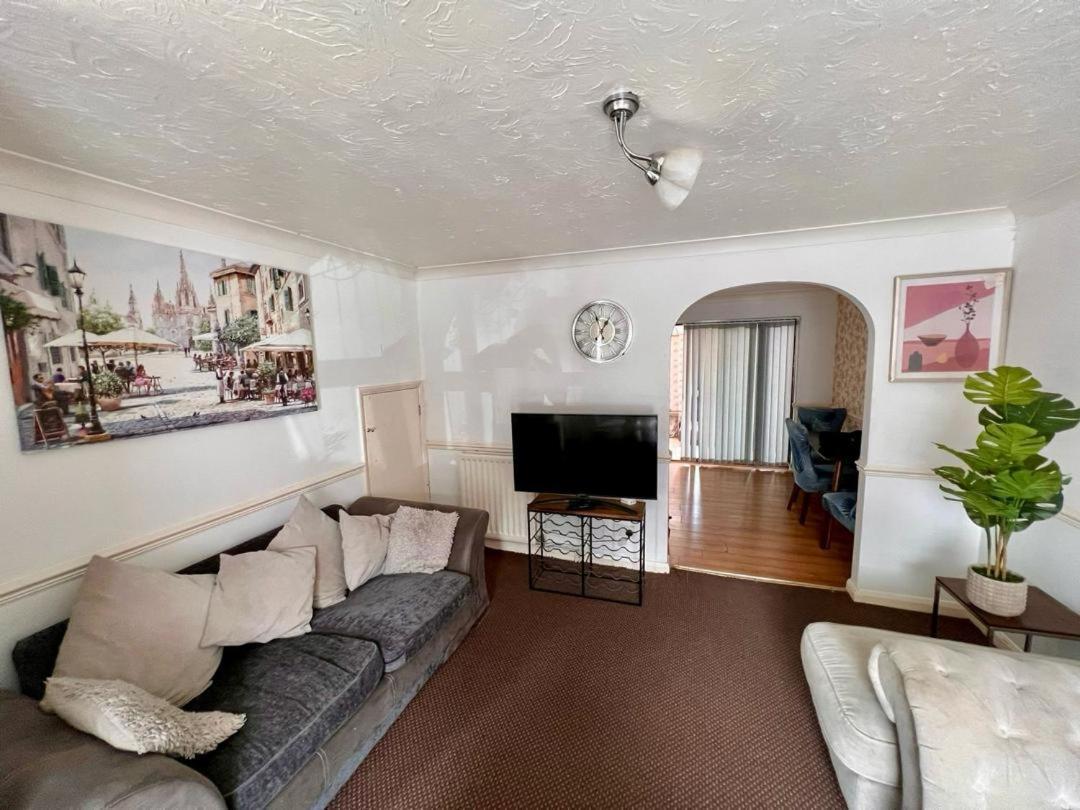 Clove, 3-4 Bed House With Garden, Free Parking, Sleeps 9 In Grays & Chafford Hundred Stifford Exteriér fotografie