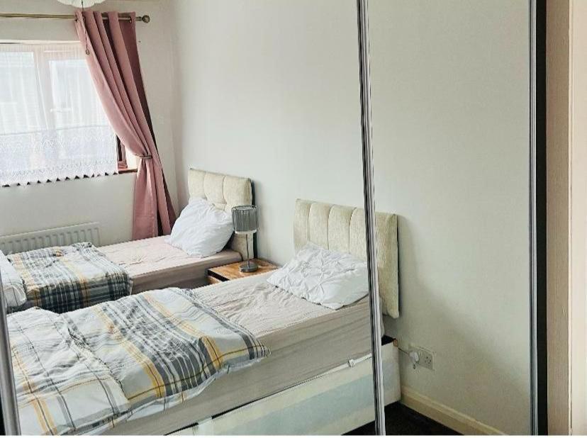 Clove, 3-4 Bed House With Garden, Free Parking, Sleeps 9 In Grays & Chafford Hundred Stifford Exteriér fotografie