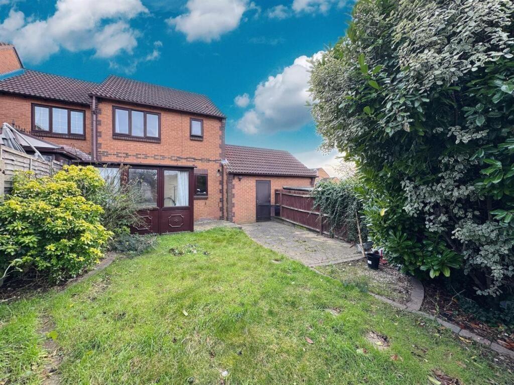 Clove, 3-4 Bed House With Garden, Free Parking, Sleeps 9 In Grays & Chafford Hundred Stifford Exteriér fotografie