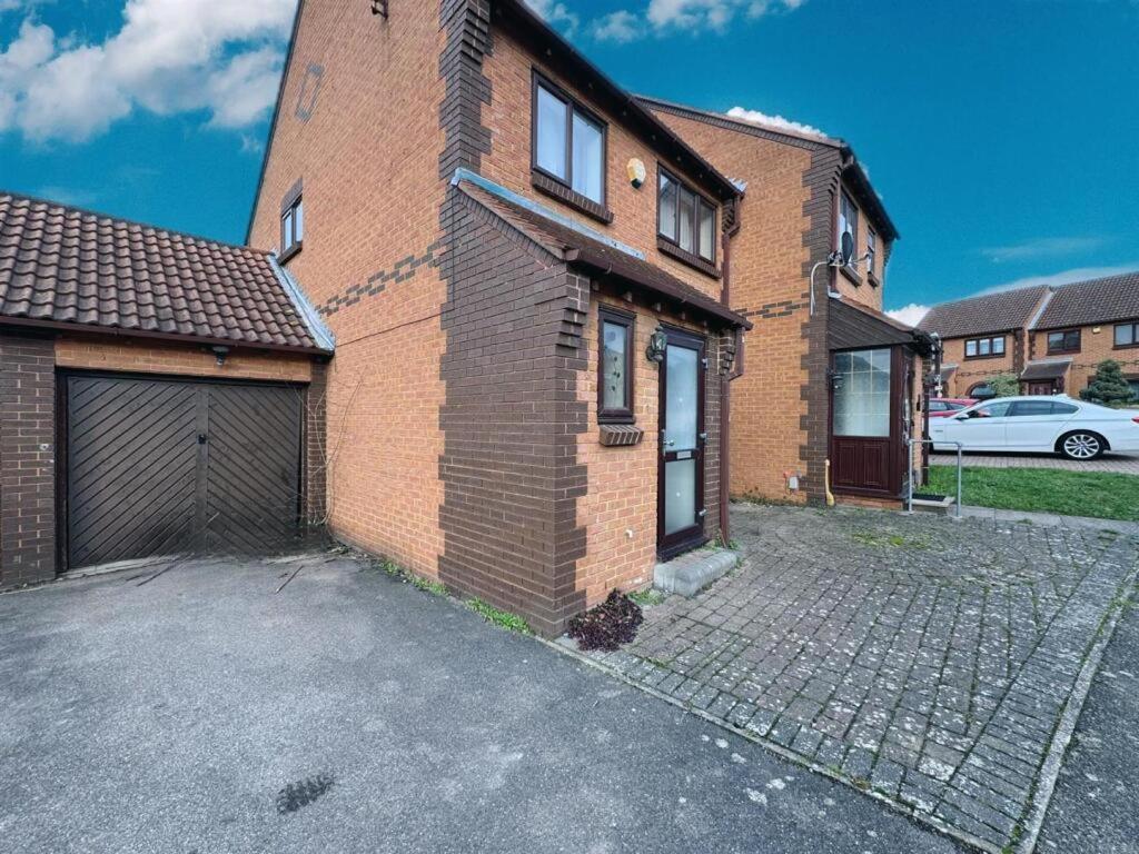 Clove, 3-4 Bed House With Garden, Free Parking, Sleeps 9 In Grays & Chafford Hundred Stifford Exteriér fotografie