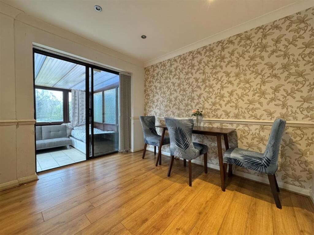 Clove, 3-4 Bed House With Garden, Free Parking, Sleeps 9 In Grays & Chafford Hundred Stifford Exteriér fotografie
