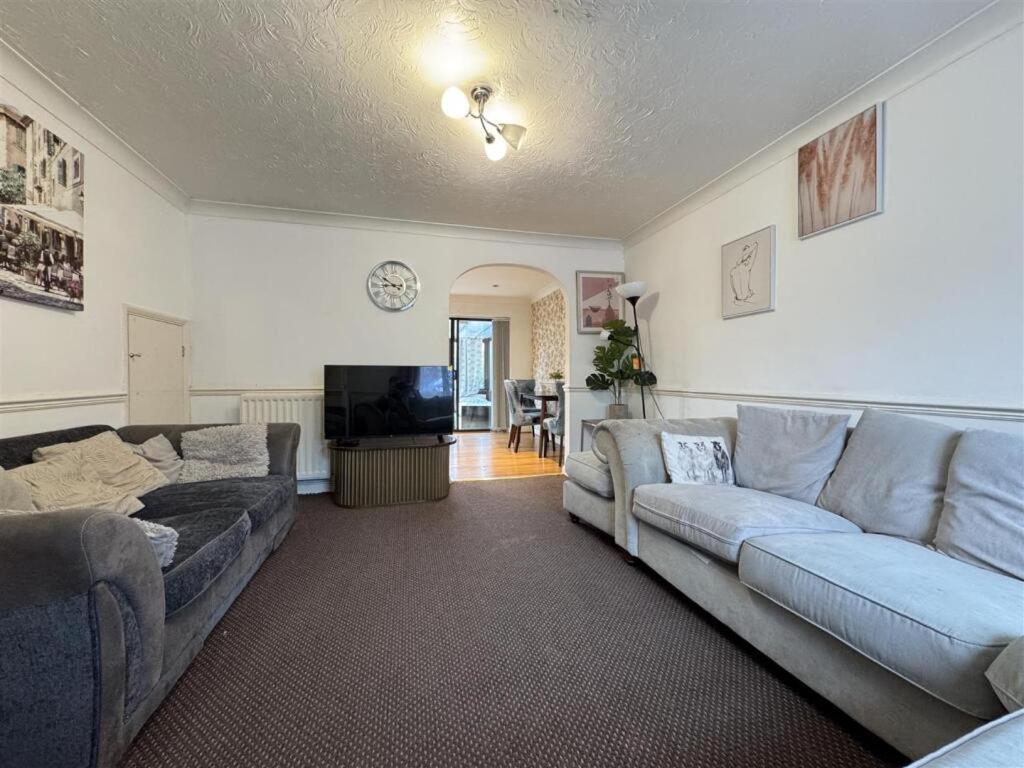 Clove, 3-4 Bed House With Garden, Free Parking, Sleeps 9 In Grays & Chafford Hundred Stifford Exteriér fotografie