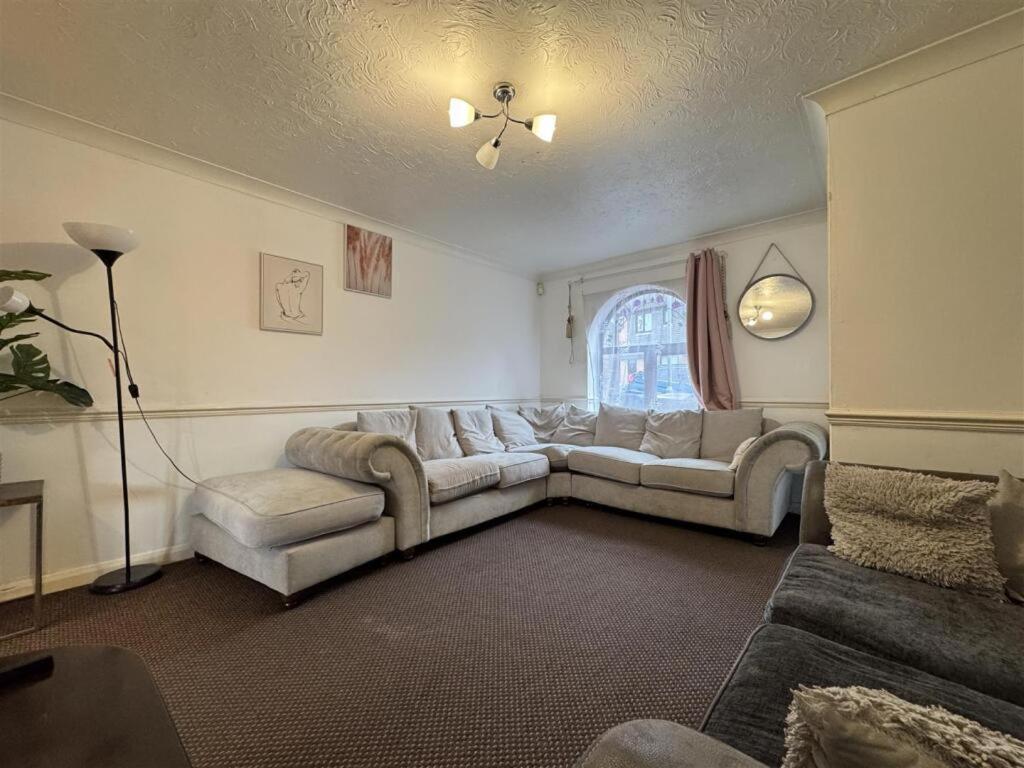 Clove, 3-4 Bed House With Garden, Free Parking, Sleeps 9 In Grays & Chafford Hundred Stifford Exteriér fotografie
