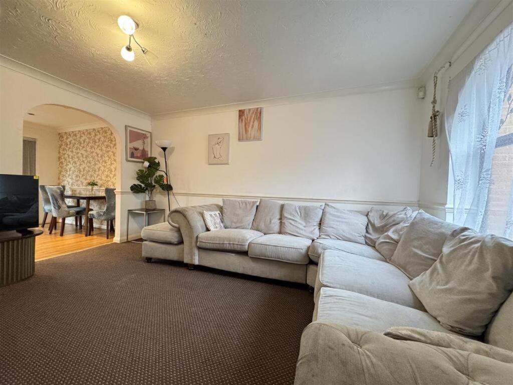 Clove, 3-4 Bed House With Garden, Free Parking, Sleeps 9 In Grays & Chafford Hundred Stifford Exteriér fotografie