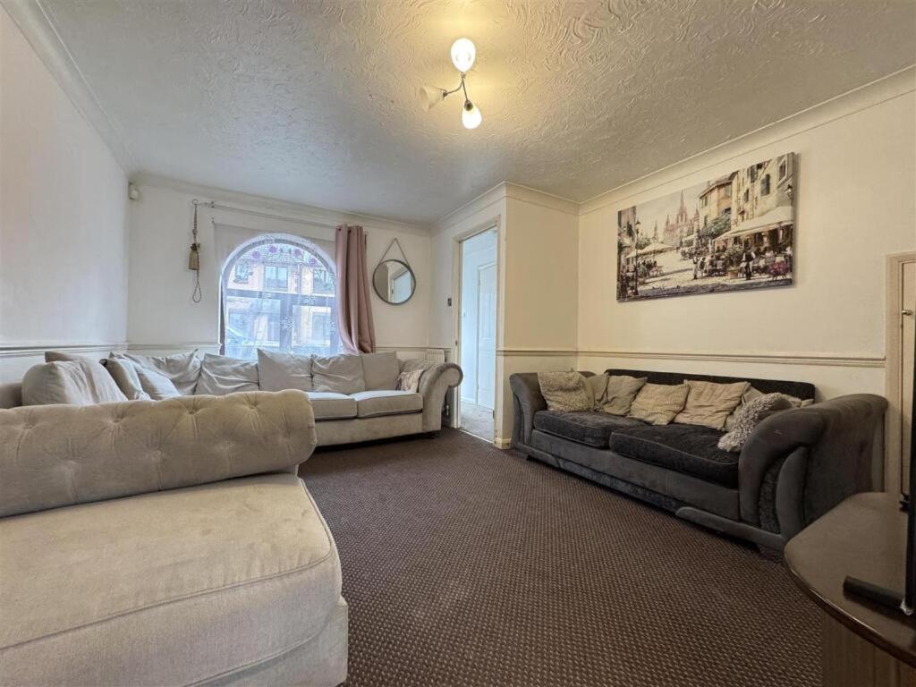 Clove, 3-4 Bed House With Garden, Free Parking, Sleeps 9 In Grays & Chafford Hundred Stifford Exteriér fotografie